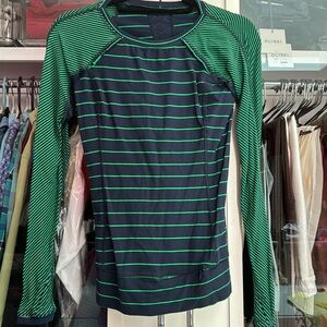 Lululemon rulu size 4 running top